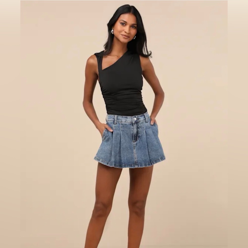 Lulus Black Asymmetrical Collar with Side Ruched Sleeveless Top NWT SZ Med